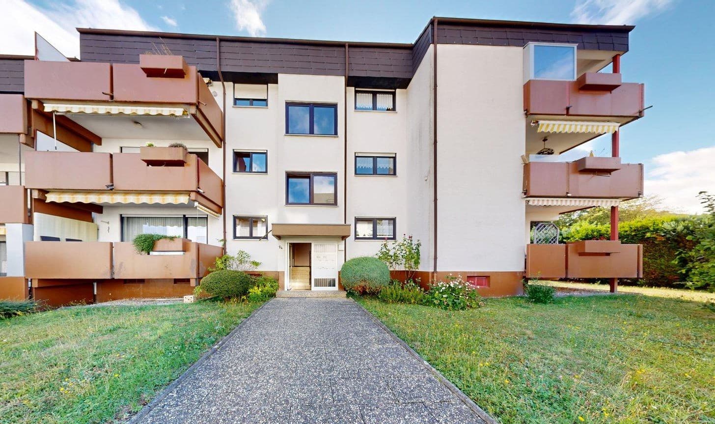 ~~ ZWEI ZIMMER WOHNUNG MIT ZWEI BALKONEN, KELLERABTEIL UND GARAGE IN BAD BERGZABERN ~~