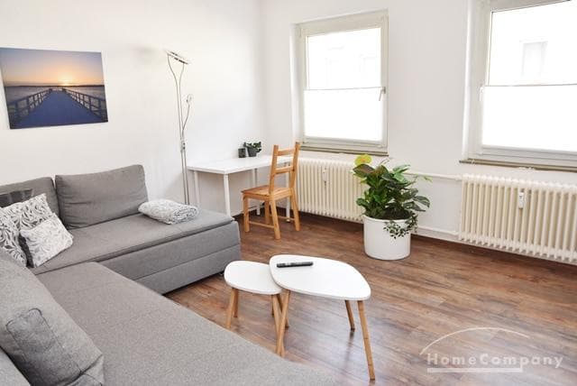 Zentrum, Modern möblierte Wohnung mit Balkon im 1. OG in zentraler Lage