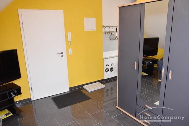 Pattensen, Neues möbliertes Apartment mit Dachschräge im 1.OG im 2-Familienhaus in Neubaugebiet.