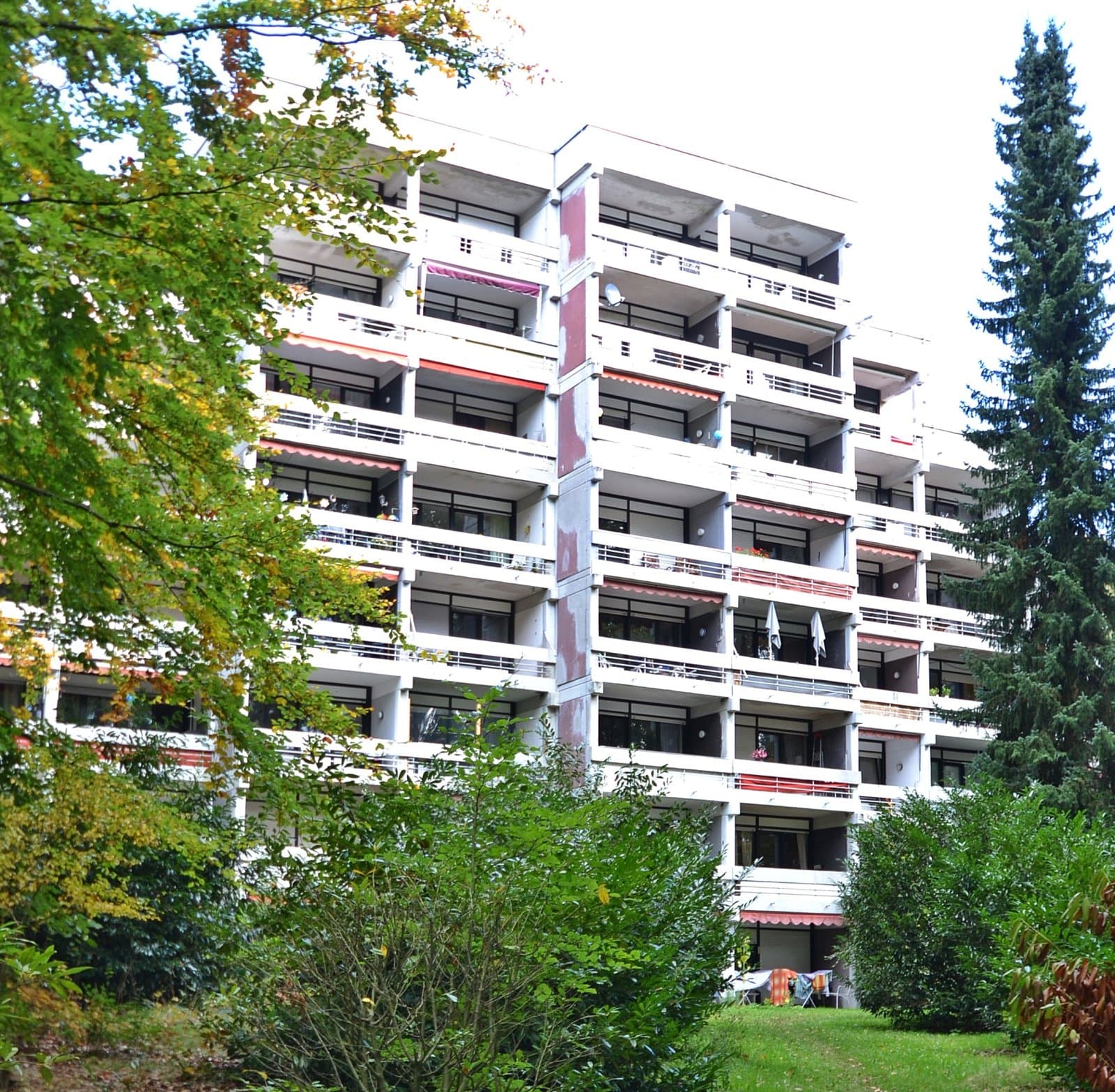 Teilsanierte Eigentums-Penthousewohnung Nähe Neuwied am Rhein in schöner, ruhiger Waldrandlage