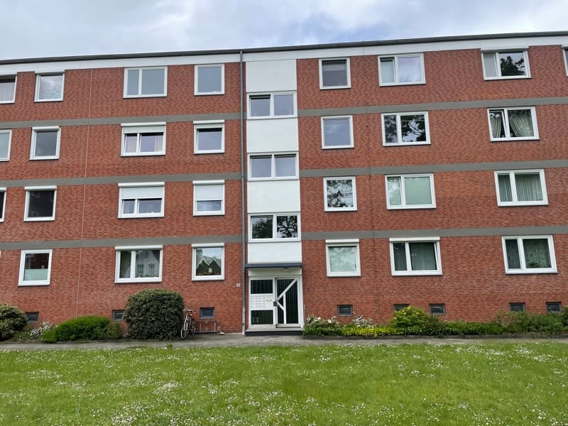 Renovierte, bezugsfeie Wohnung mit Tiefgaragenstellplatz in Schönebeck