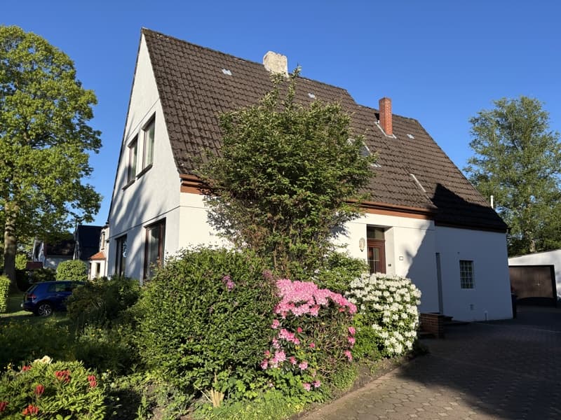 Charmantes Ein-/Zweifamilienhaus mit großem Garten in Bremen-Schönebeck – viel Potenzial!