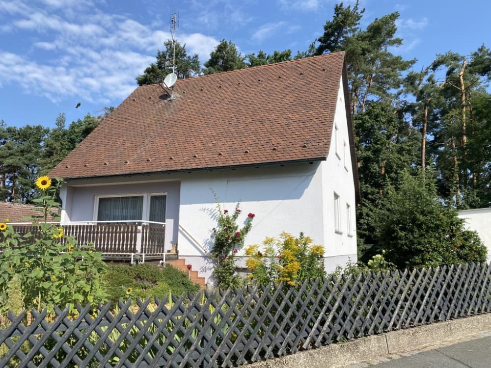 Die Lage macht´s ...
Charmantes Wohnhaus mit Einliegerwohnung und Doppelgarage ...