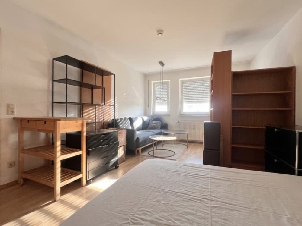 Nähe Stadtpark ...
Renoviertes Apartment mit TG- Stellplatz