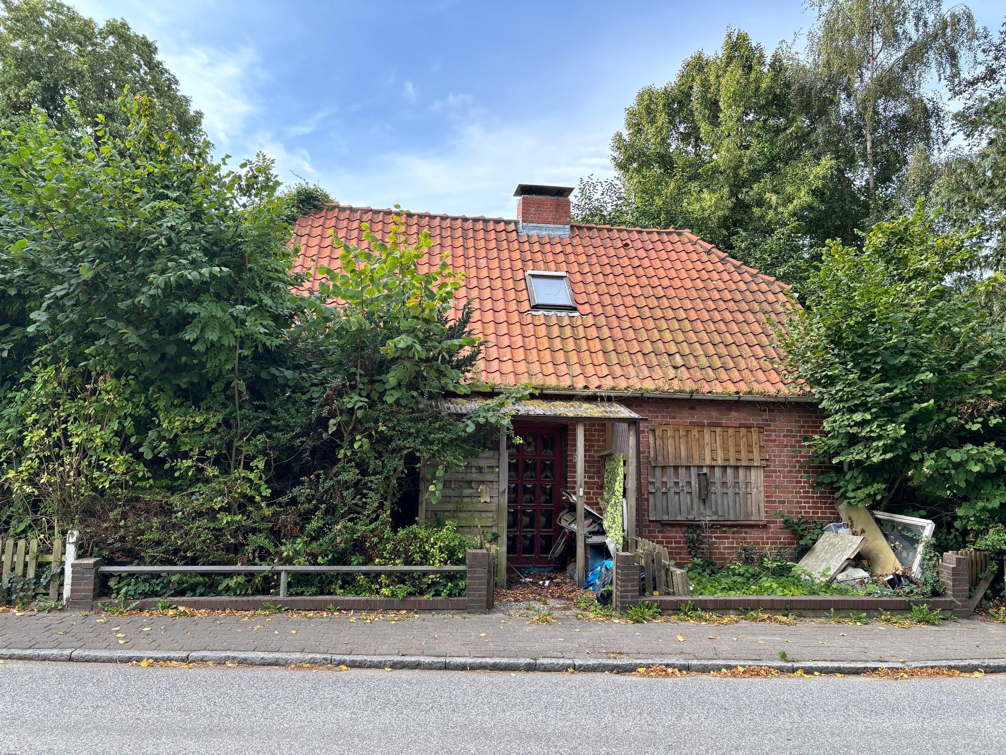 Baugrundstück mit Altbebauung in Dorfmittellage