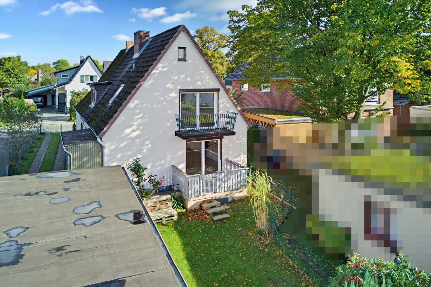 Ruhig in zweiter Reihe: Doppelhaushälfte mit Garten, Garage und Werkstatt in Ahrensburg
