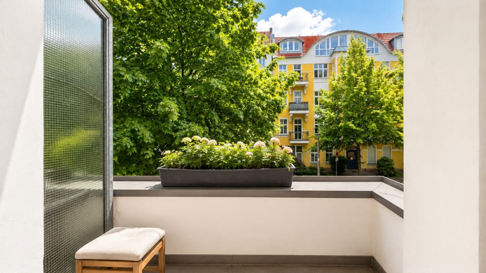 Bezugsfreie: 2/3-Zimmer-Altbau-Wohnung mit 2 Balkonen nahe Schönhauser Allee