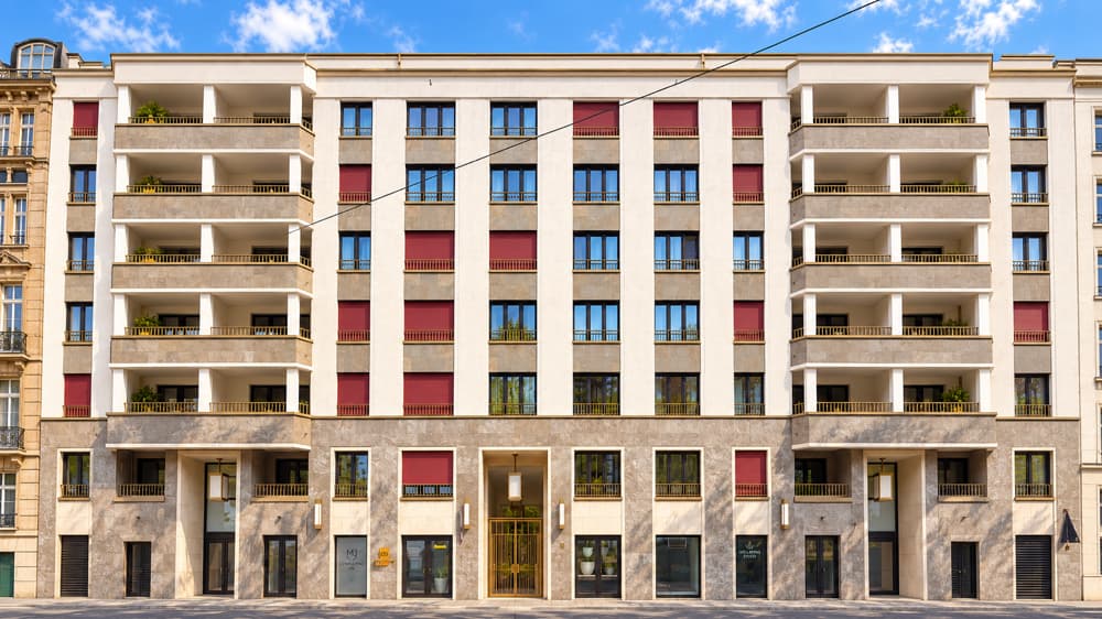 Bezugsfreie, möblierte 2-Zi. Wohnung in Berlin-Mitte – mit Balkon und Aufzug