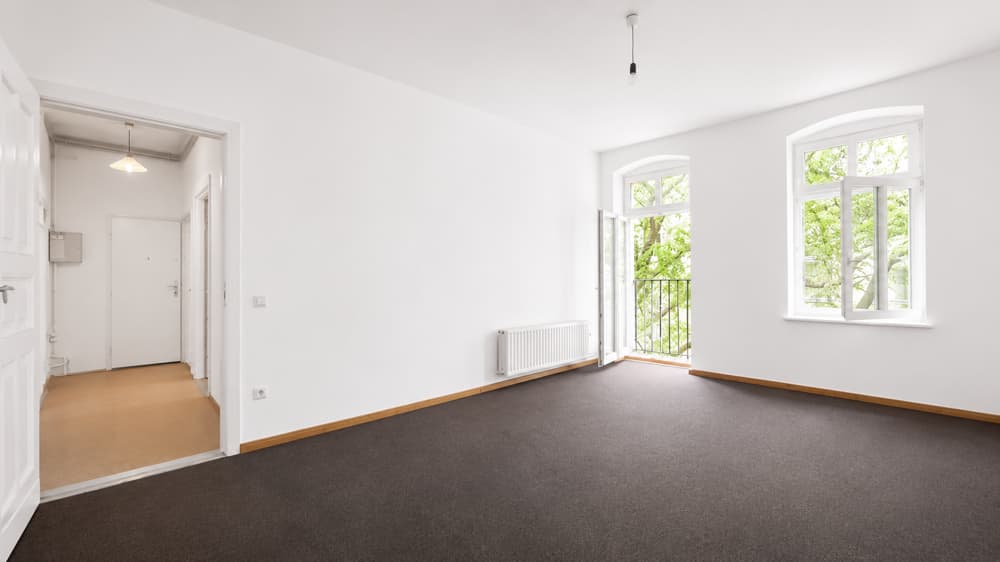 Bezugsfrei: 3-Zi.-Wohnung mit Renovierungspotenzial nahe Helmholtzplatz