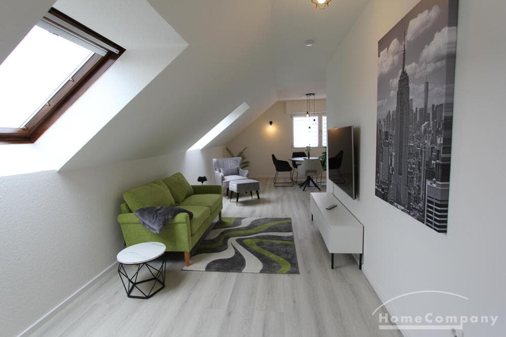 Modern möblierte 2-Zimmer-Dachgeschosswohnung in Wesseling bei Köln!