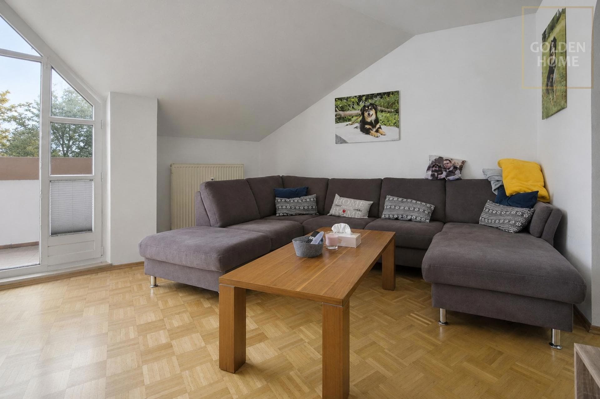 Charmante Dachgeschosswohnung mit Balkon und Garage
