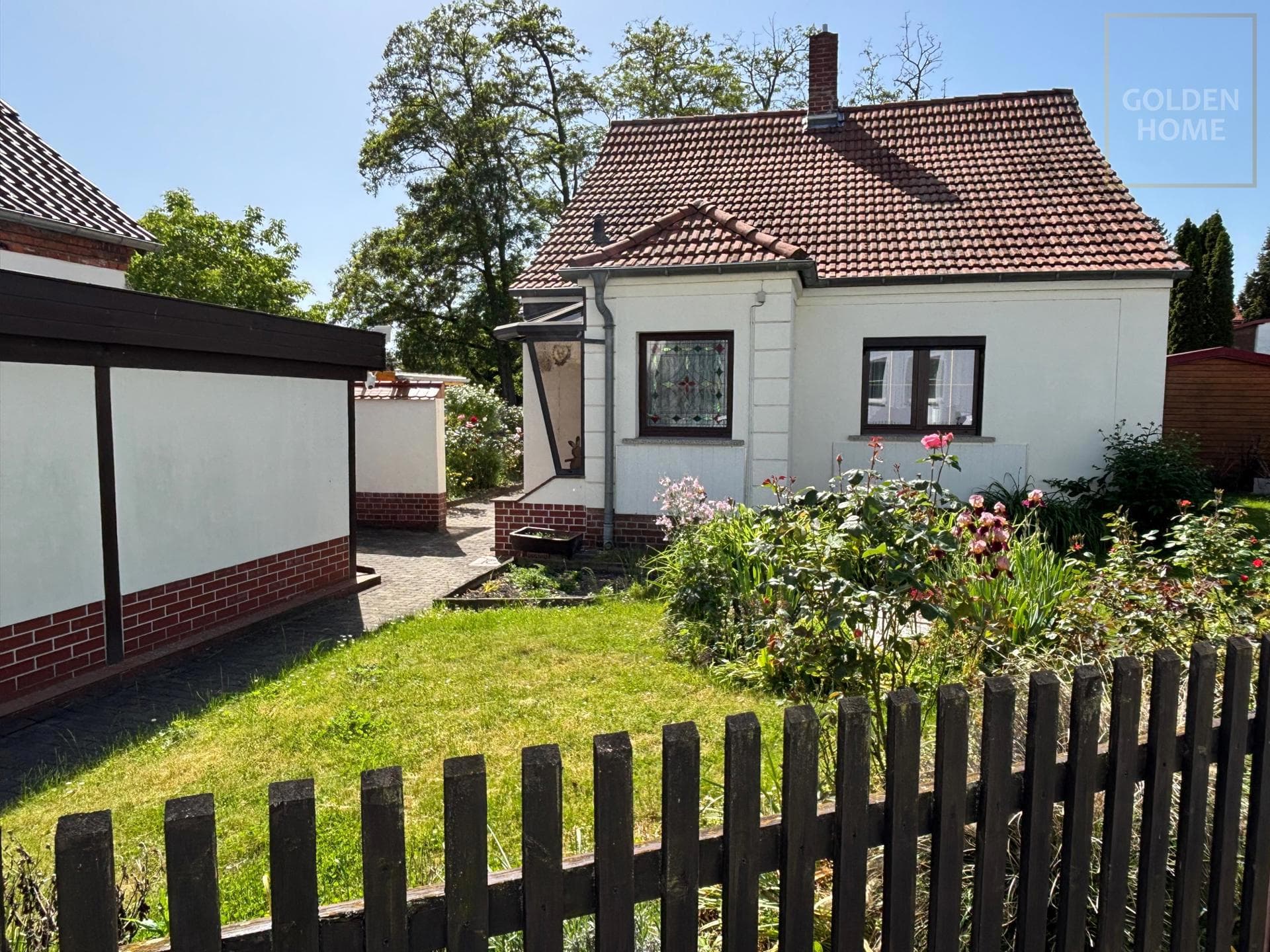 Freistehendes Einfamilienhaus in gewachsener Siedlungslage !!