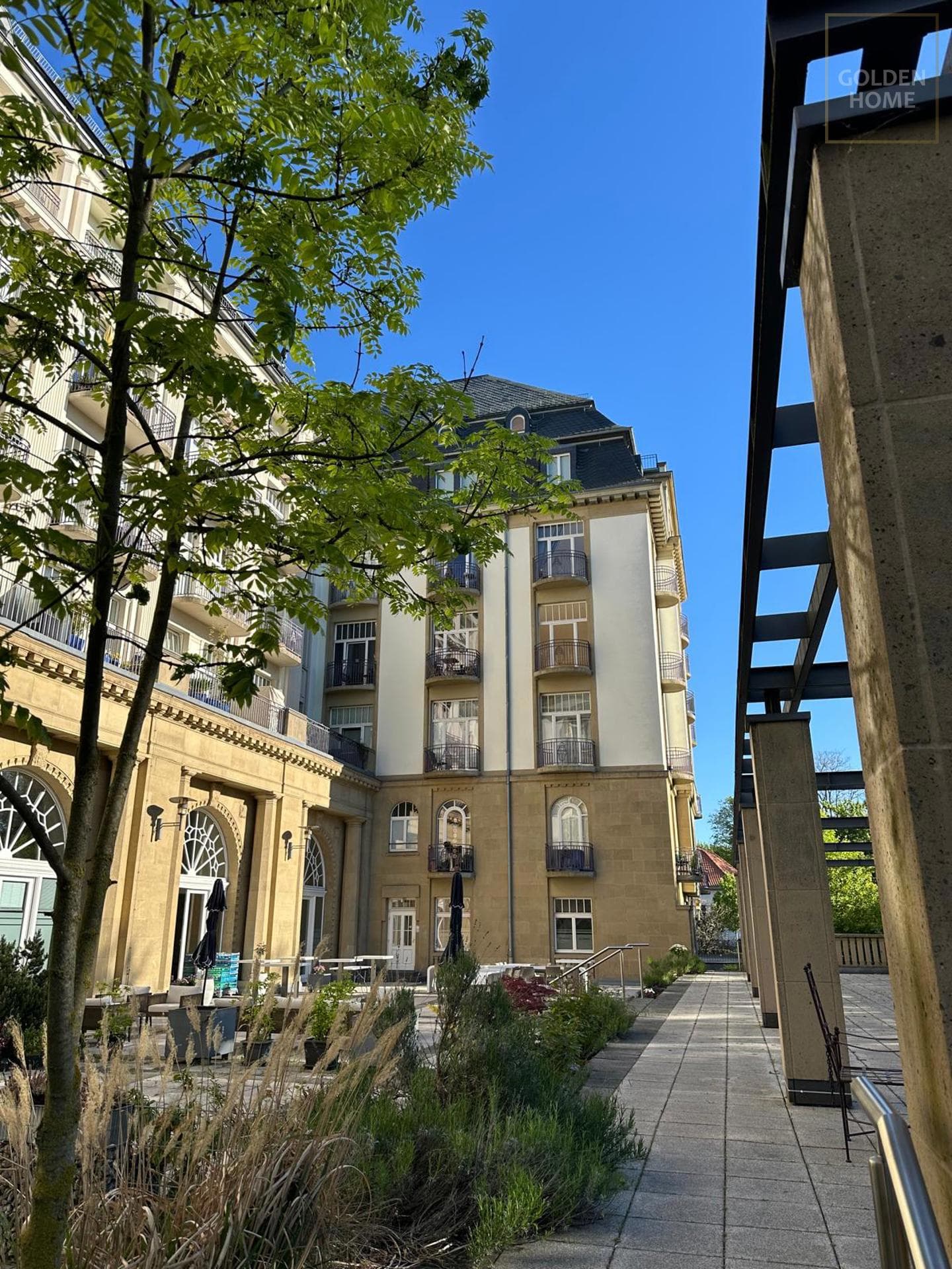 2-ZKB Penthousewohnung mit Panoramablick im historischen Grand Living