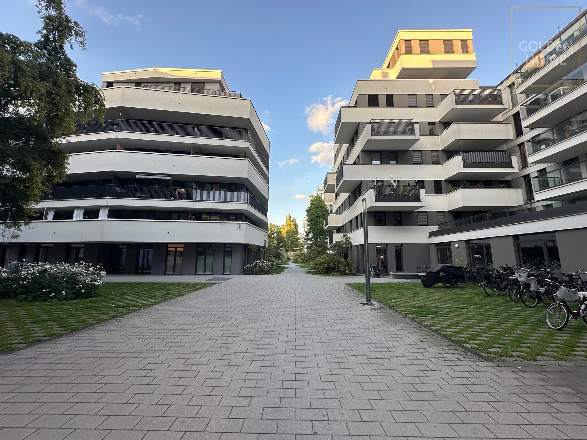 Wohnen in THE GARDEN – Living | 4 Zimmer, Balkon & Concierge