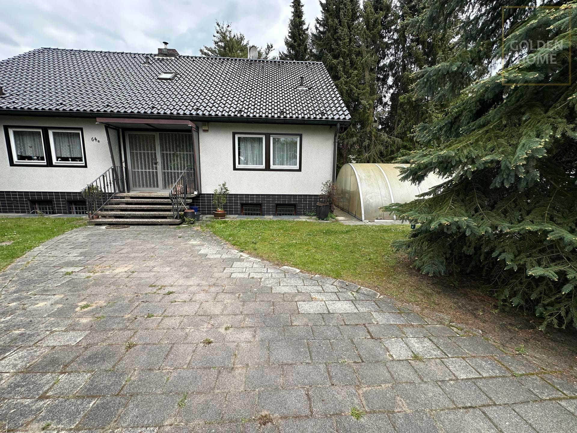 Großzügiges Einfamilienhaus mit 1.915 m² Grundstück & beheizbarem Pool