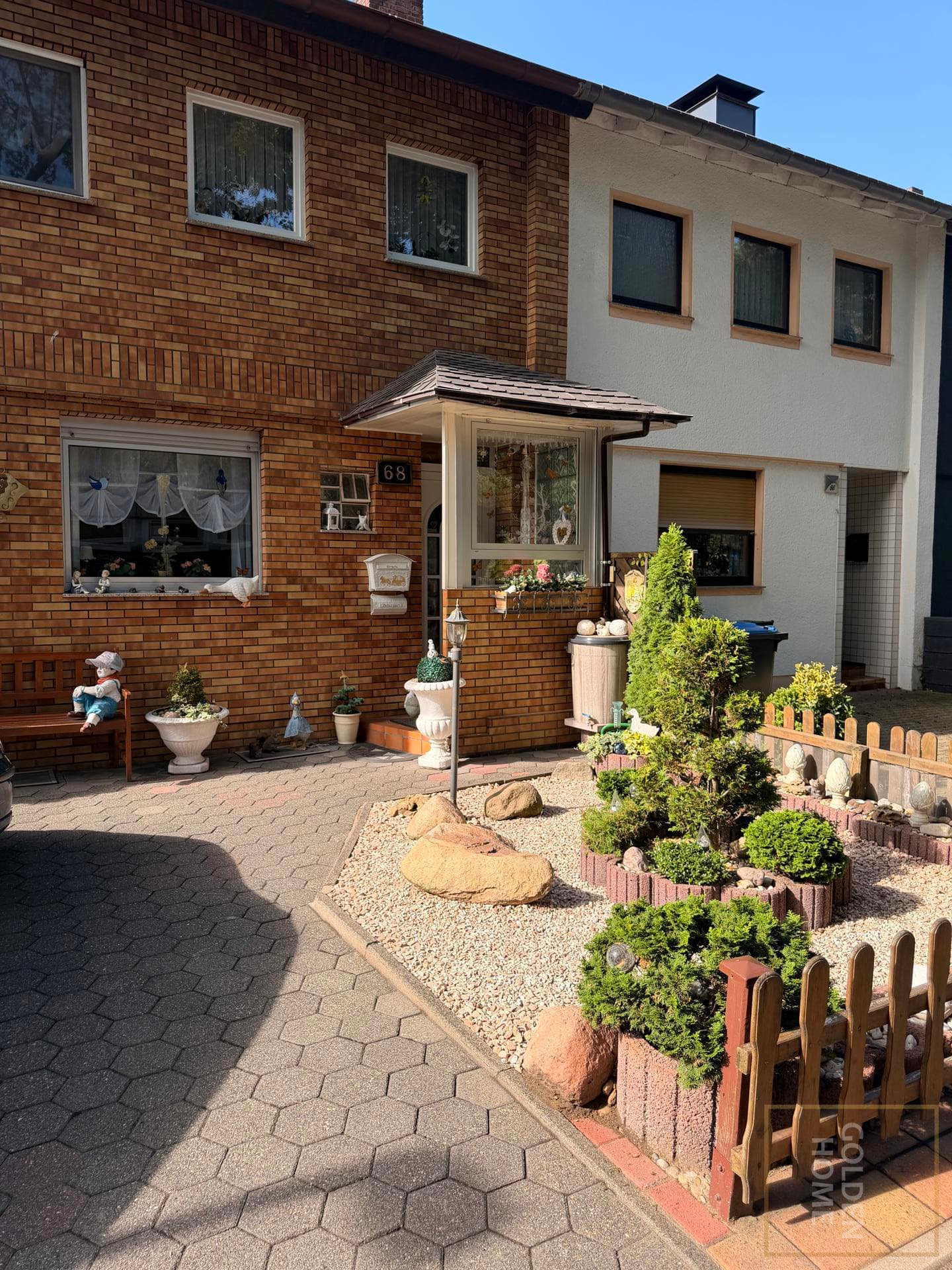 Einfamilienhaus mit separater Wohneinheit und zwei Terrassen
