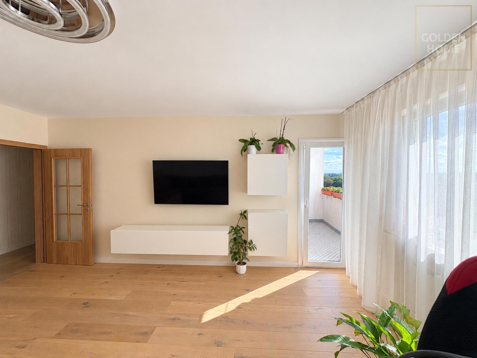 Familienglück mit Privatpark und Weitblick