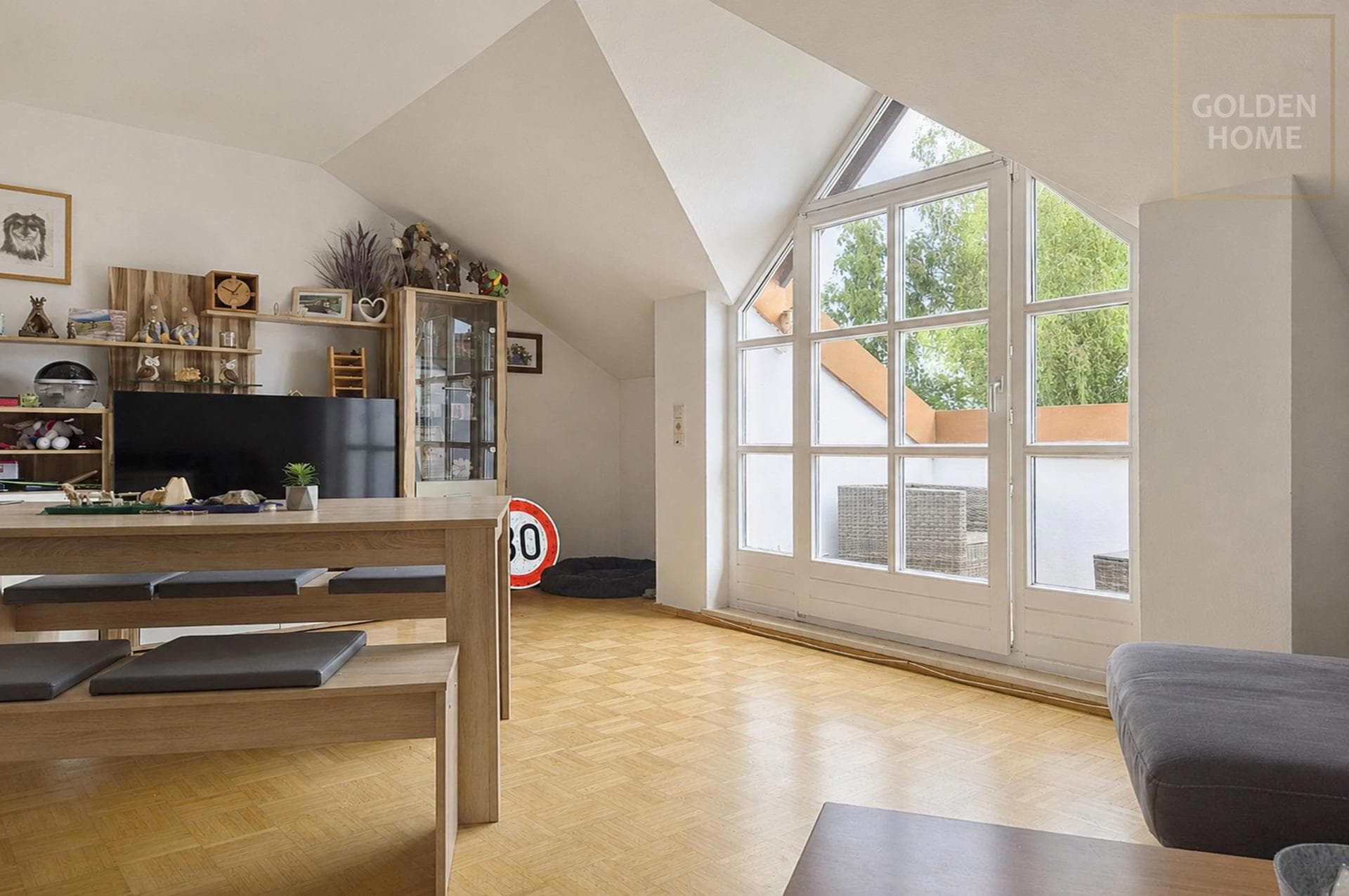 Gemütliche Dachgeschosswohnung mit schöner Raumaufteilung und Balkon