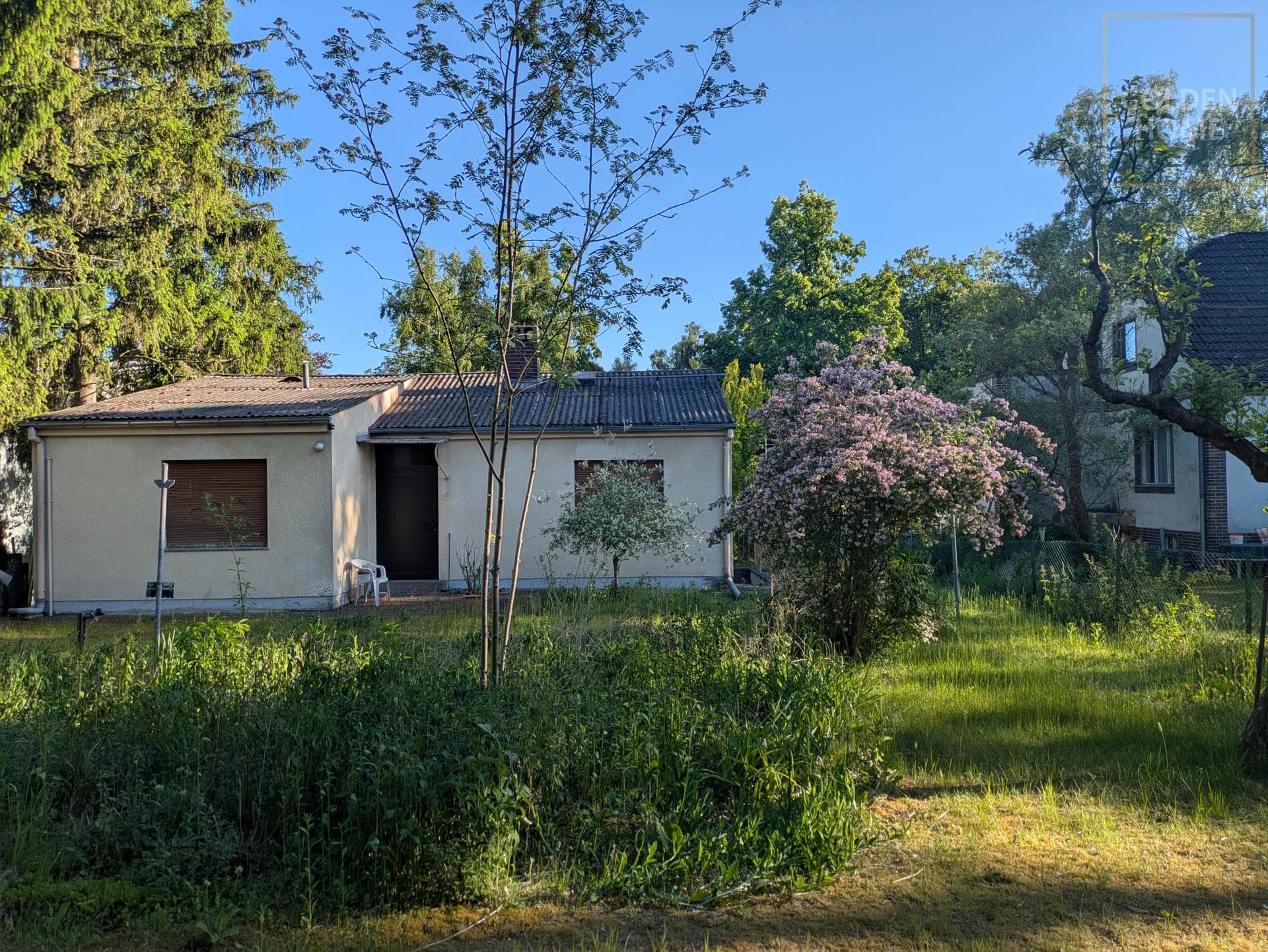 Wunderschöner Garten mit Bungalow