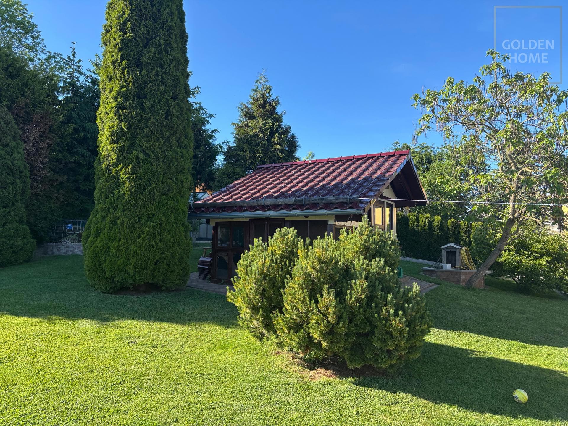 Eindrucksvolles Einfamilienhaus mit exklusiver Gartengestaltung !!