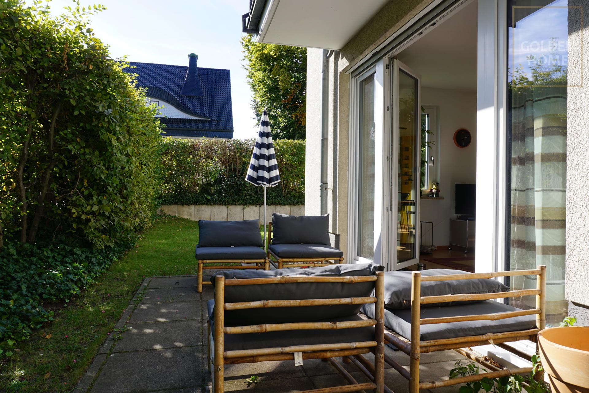 Ihr privates Paradies: Erdgeschosswohnung mit Garten und Terrassen in kleiner Wohnanlage