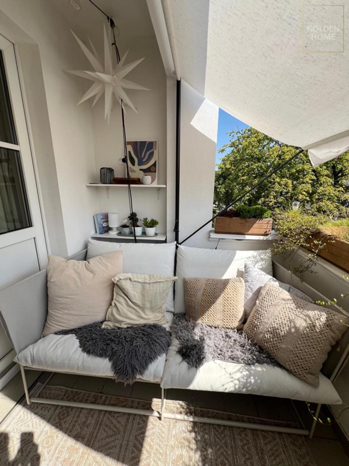 Zauberhafte 3-Zimmer-Wohnung mit Balkon in ruhiger Siedlungslage !!