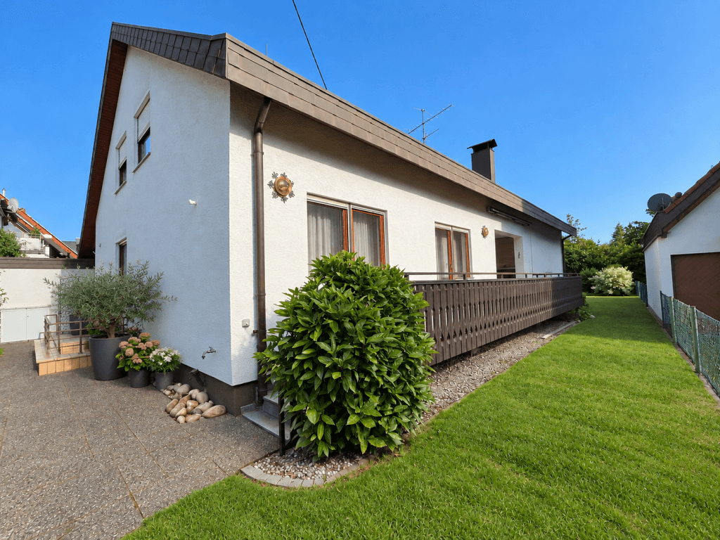Anwesen mit toller Lebensqualität! Gemütliches Zweifamilienhaus in Schlierbach!