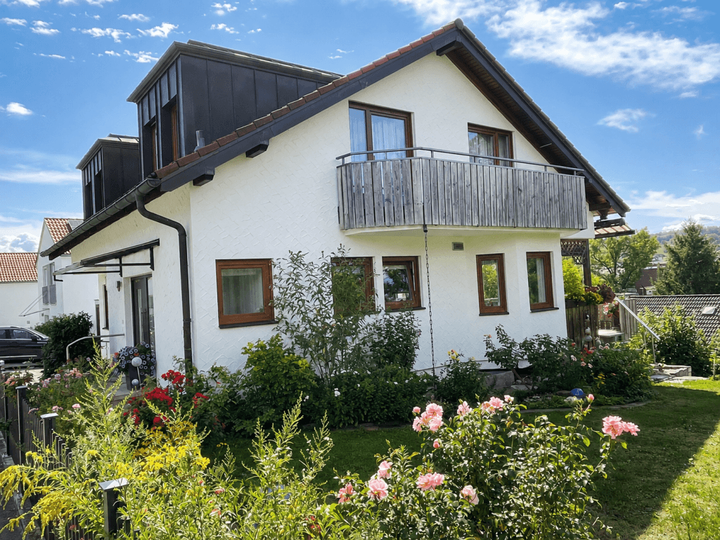 Traumhafte Aussicht! Charmantes freistehendes Einfamilienhaus in Hochdorf!