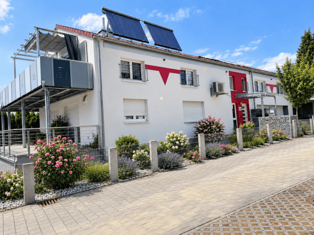 Traumhaftes Anwesen! Freistehendes Zweifamilienhaus in Zell unter Aichelberg!