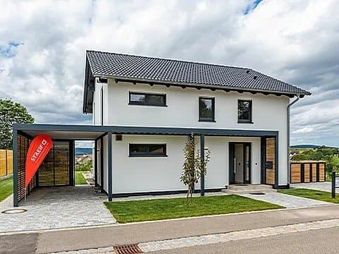 Dieses schöne Einfamilienhaus bietet Platz für die glückliche Familie !
