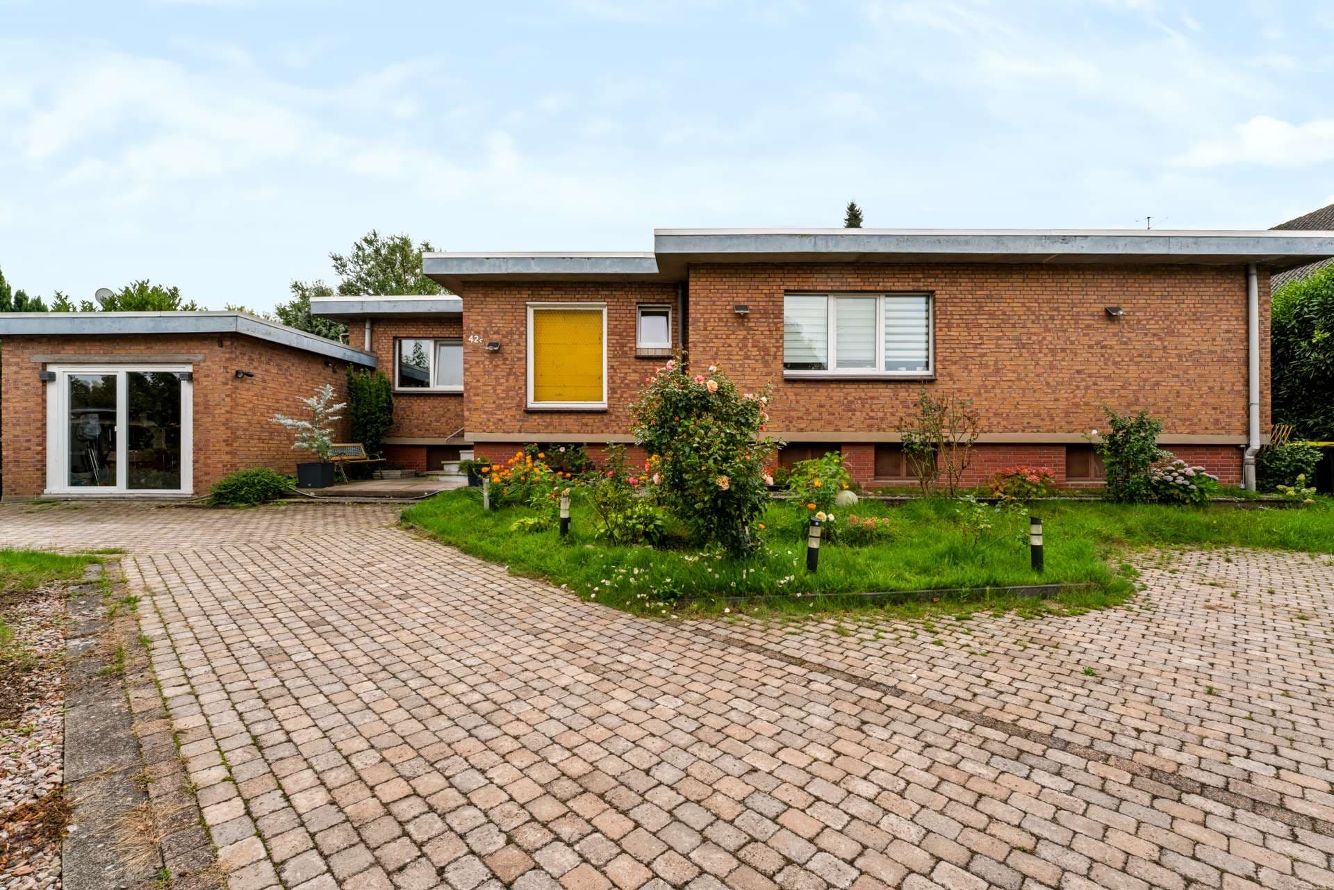 Emmerich-Speelberg: Freistehendes Einfamilienhaus mit großzügigem Grundstück