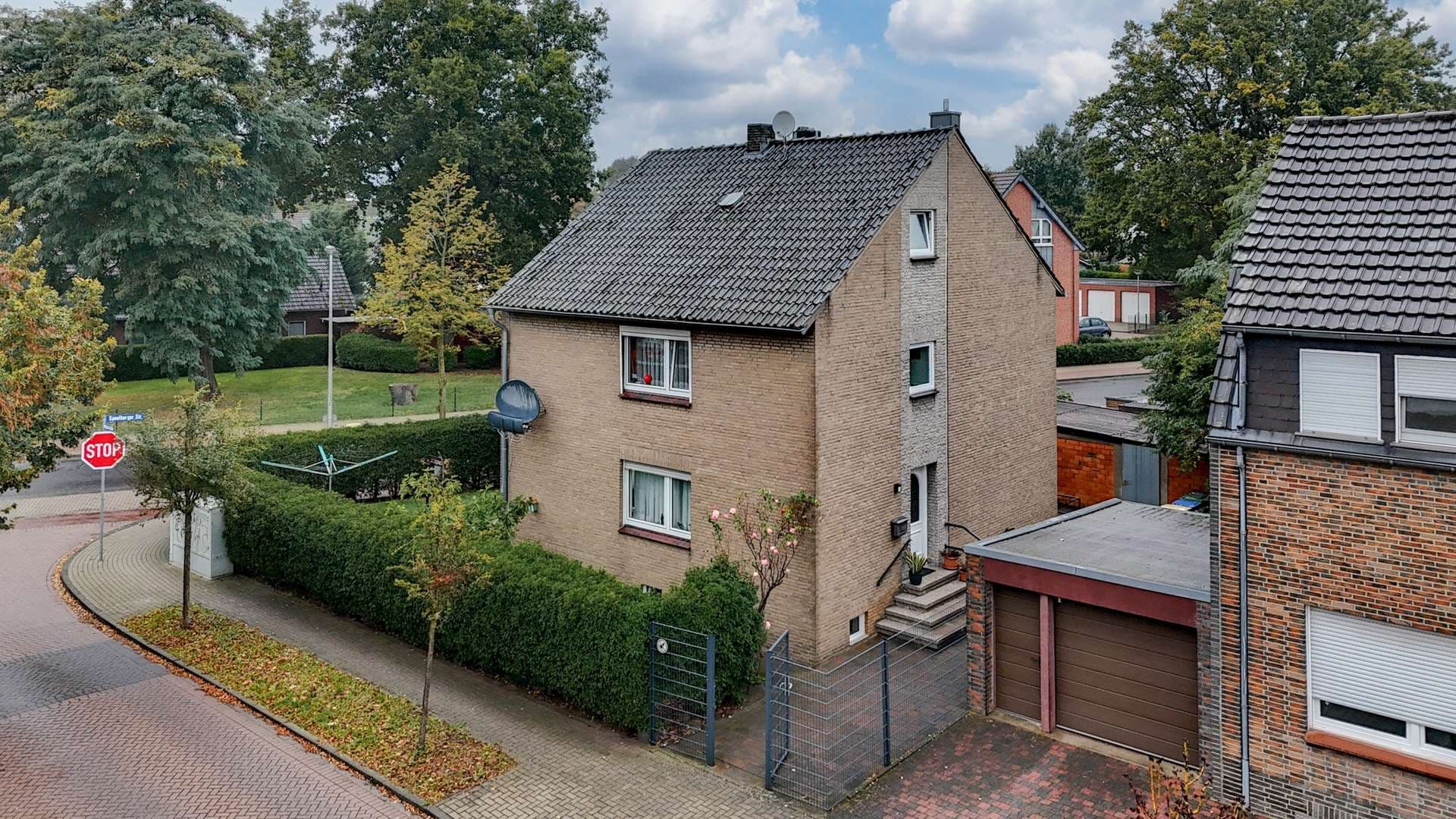 Großzügiges Zuhause mit vielen Möglichkeiten – freistehendes Mehrgenerationenhaus in Emmerich