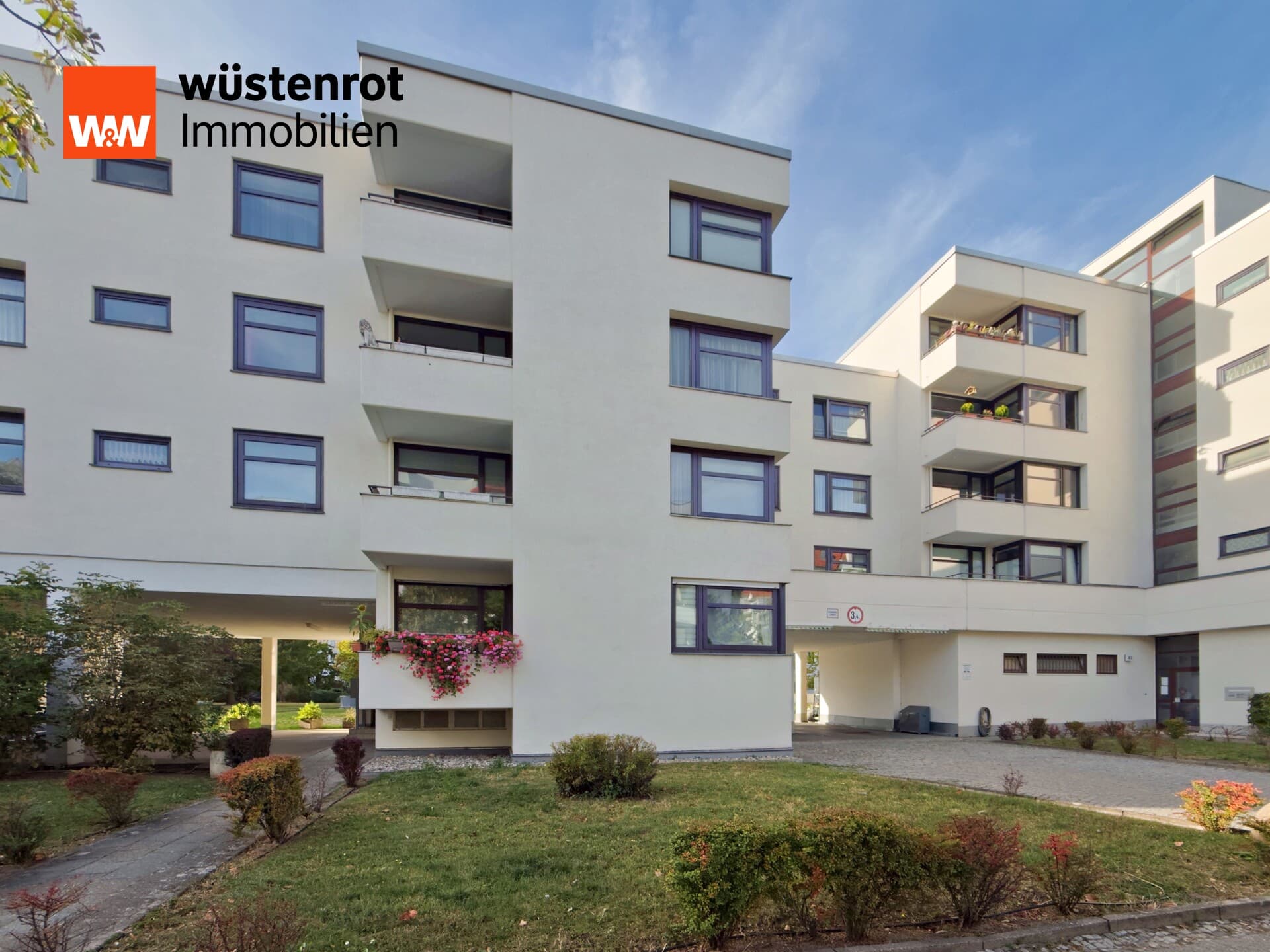 Zwischen Grunewald und U2: 3 Zimmer mit ruhigem Hofbalkon, Aufzug und Tiefgaragenstellplatz