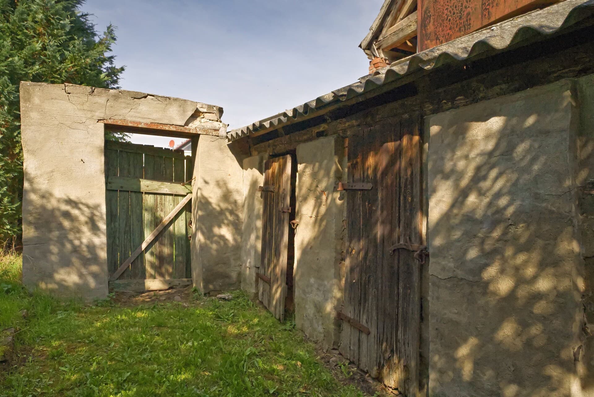 Mini Resthof mit Scheune und Stallungen sowie Freifläche