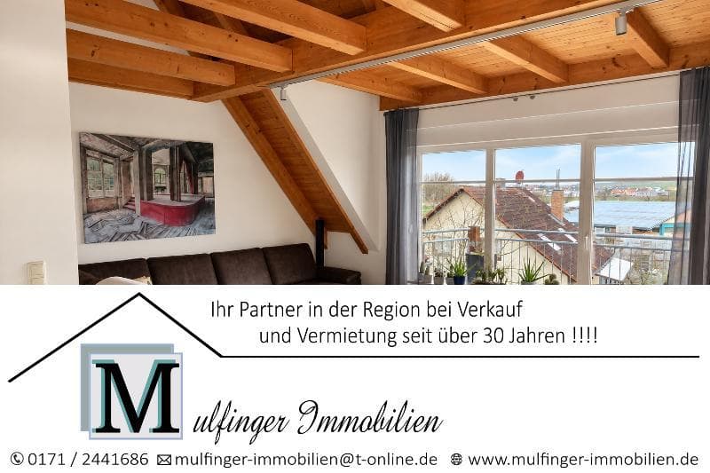 3 Zi. DG (2. OG) Wohnung mit 2 Bädern, Balkon und 2 Stellplätzen