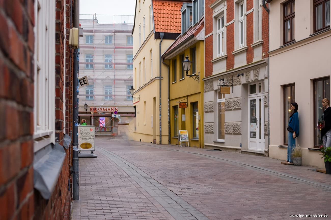 Top-Lage in der Altstadt: Moderne Ladenfläche zwischen zwei Welterbe-Hotspots