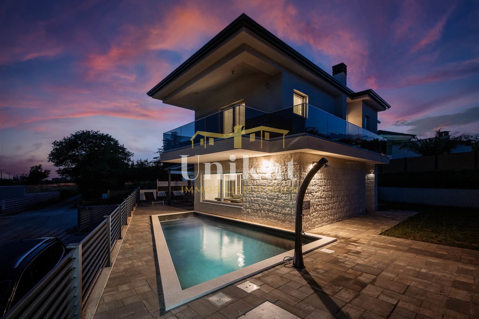 Modernes freistehendes Haus mit Pool - Kaštelir