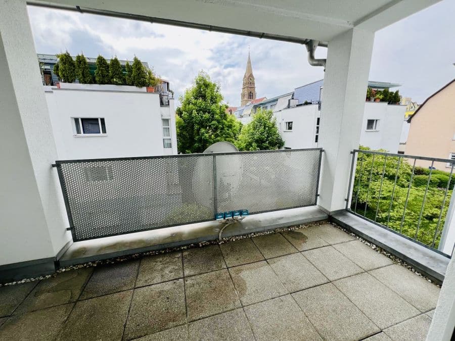 Provisionsfrei, helle 3,5-Zi.-Whg. 74qm mit EBK, Loggia, Gäste-WC und Abstellkammer im Herzen von S-Zuffenhausen, bezugsfrei ab 01.10.2026