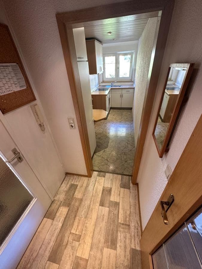 gemütliche 2 Zimmer Dachgeschoss Wohnung plus Flur, Bad und Küche