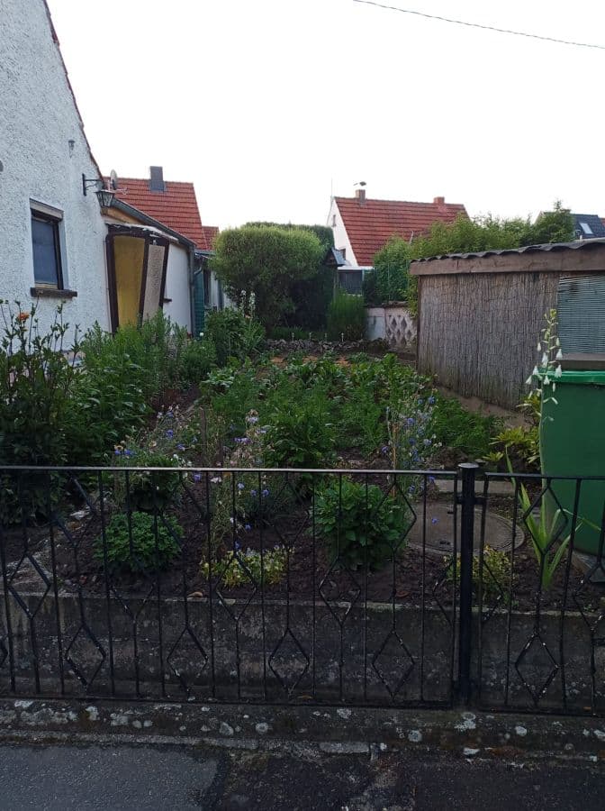Provisionsfrei* Doppelhaushälfte in ruhiger Randlage mit Garten & Carport - 90.000 € VB