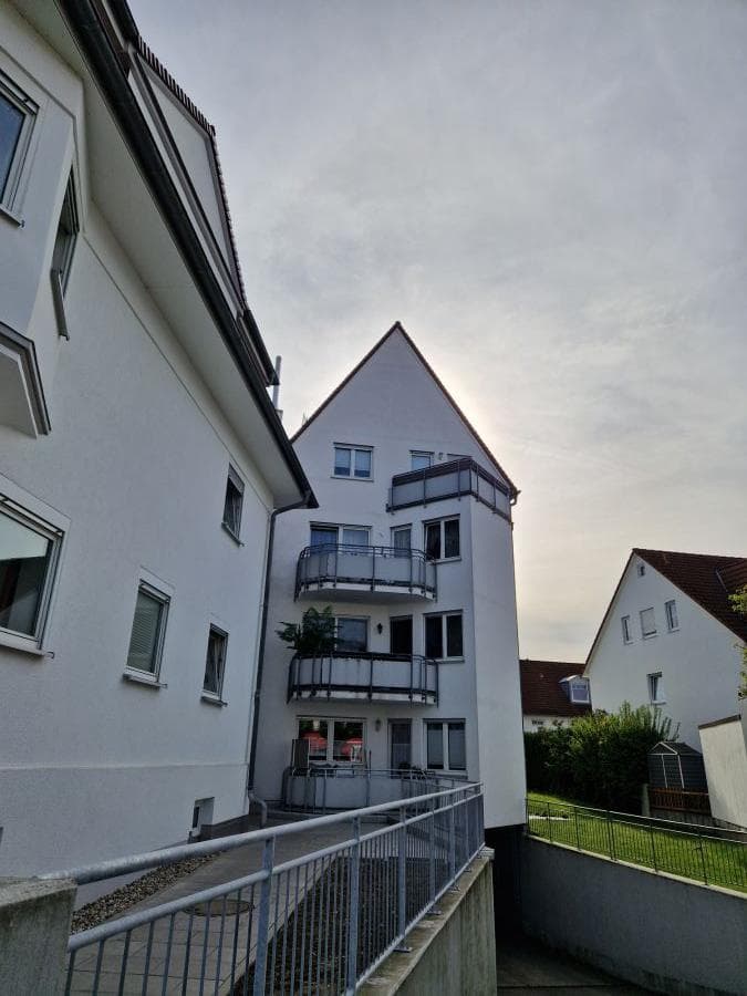 Provisionsfrei* Charmante 3 Zimmer Maisonette Dachgeschosswohnung mit Balkon & TG Stellplatz in Illertissen