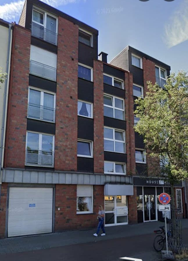 Renovierte 2,5 Zimer-Wohnung mit Aufzug, Balkonkraftwerk, Video-Sprechanlage, Garage (Warmmiete: 1.040 + 100 Garage)