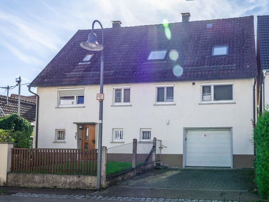 Provisionsfrei* Zweifamilienhaus mit Garten & Garage - bezugsfrei und mit viel Potenzial zur individuellen Gestaltung