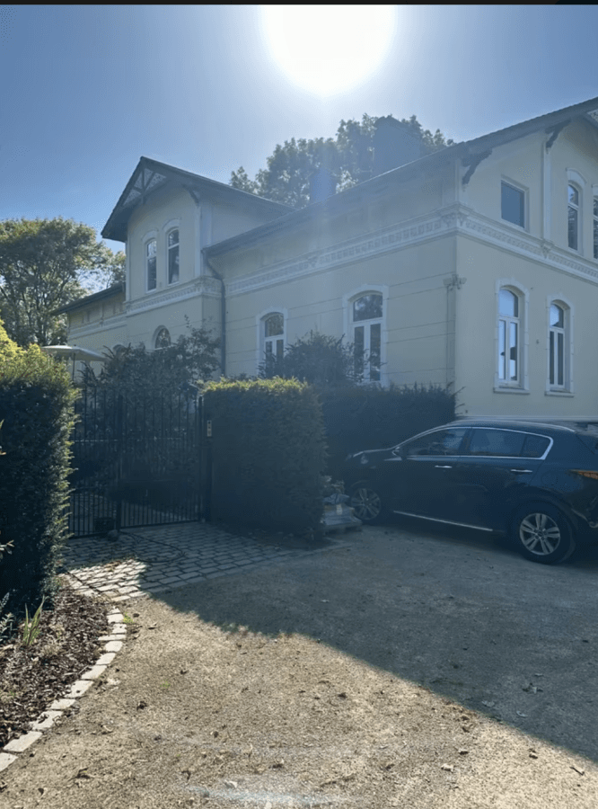 Gemütliche 2-Zimmer Wohnung in alter Villa im Grünen