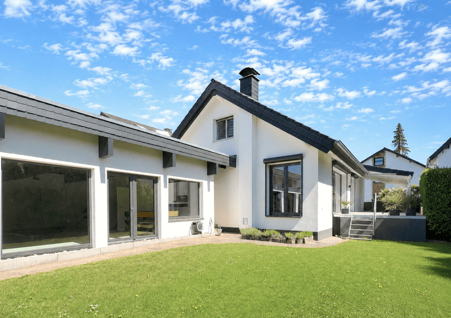 Provisionsfrei* Modernisiertes Einfamilienhaus mit 85 m² Anbau, Panorama-Kamin, Sauna, Garten am Naturschutzgebiet