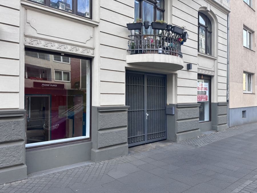 2 helle Laden-/Bürofläche mit zwei Eingängen in Köln-Neustadt-Süd. Ideal für Coworking, Start-ups oder Agenturen.