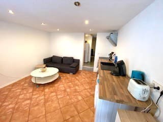 zentrale praktisch/funktionell geschnittene 3-Zi. Kellerwohnung