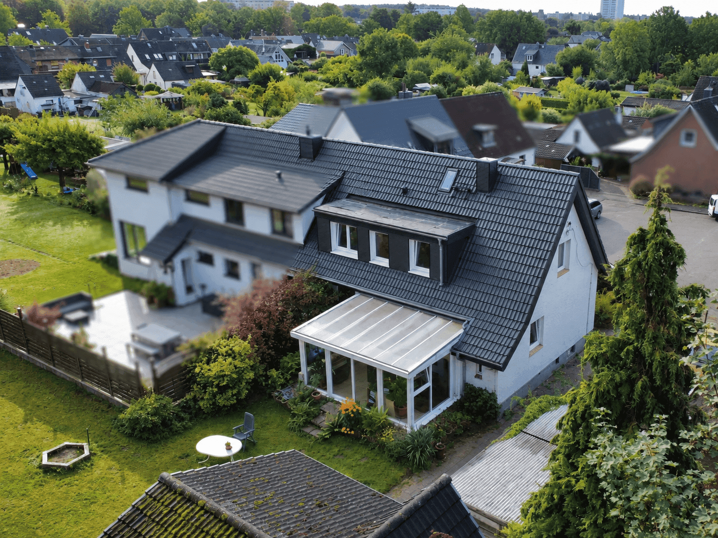 Energetisch sanierte Doppelhaushälfte auf 1.063 m² Grund mit 170 m² Wohn- und Nutzfläche in Reinbek