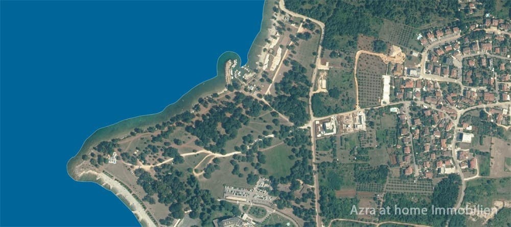 Grundstück MATERADA ( Porec ), 4500 m², ca. 3700 m² Wohnzweck, 400 m vom Meer entfernt