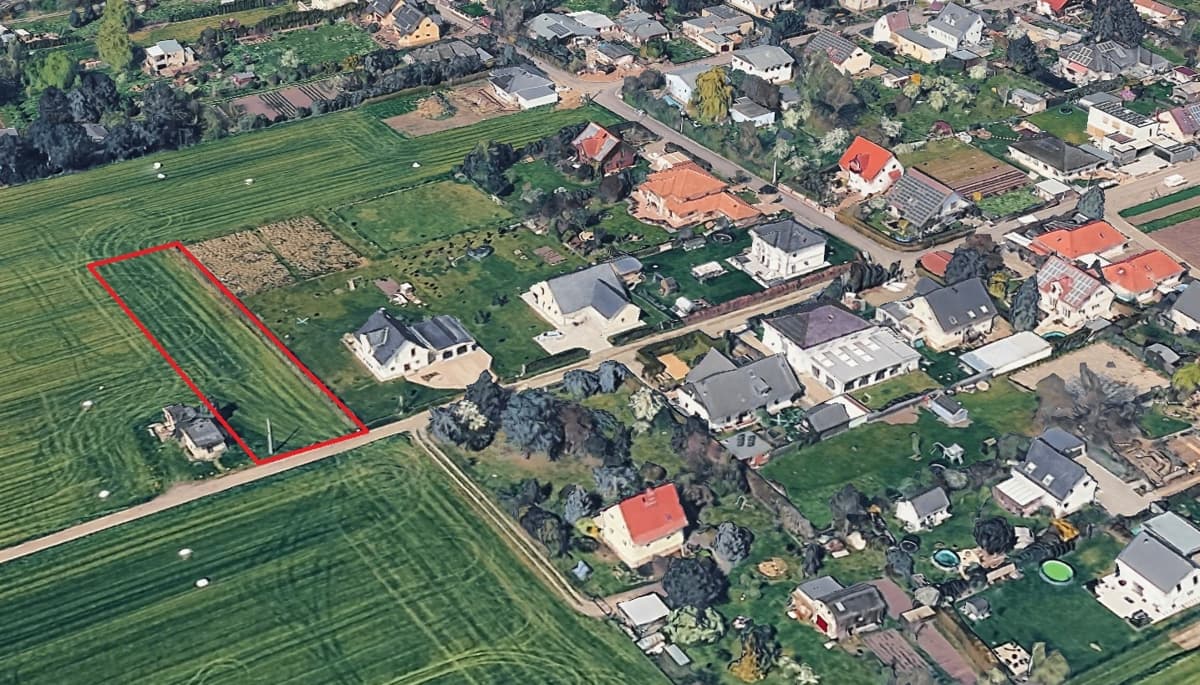 ruhig gelegenes und großes Grundstück, Landluft und nette Nachbaren sucht Bauherren!